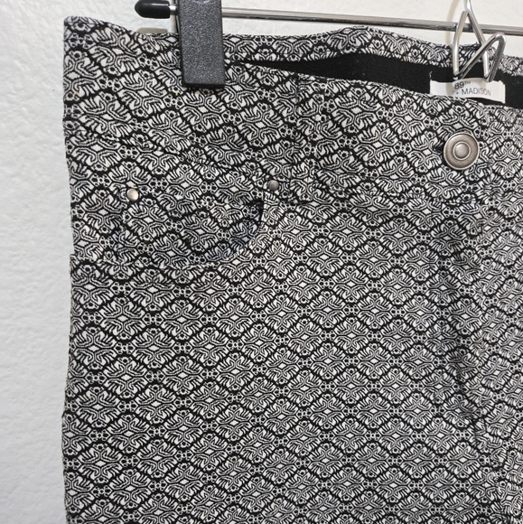 89th & Madison Black and White Geometric Patterned Stretch Pants Size 12 - Picture 3 of 11